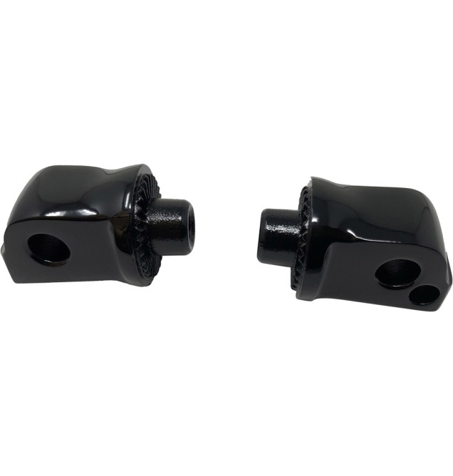 SLINED PASSENGER PEG ADAPTER GLOSS BLACK `18-22 SOFTAIL