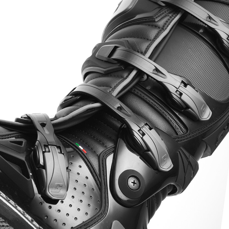 Fastback Endurance Boots (SP `2025) Fastback Endurance Boots (SP `2025)