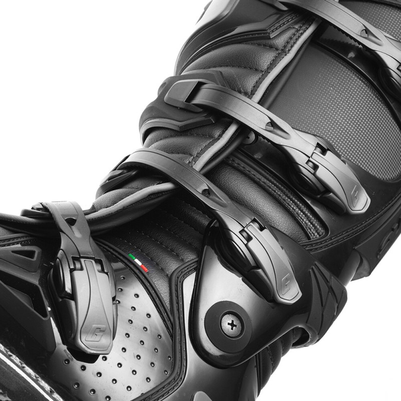 Fastback Endurance Boots (SP `2025) Fastback Endurance Boots (SP `2025)